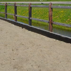 rubber-zandkering-manegebak-paddock-bosrubber