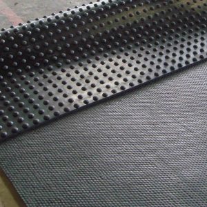 koematras-noppenmat-met-massieve-rand-bosrubber