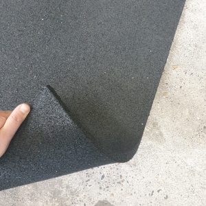 Gebogen rubber fitnesstegel