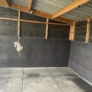 wandbekleding-en-staltegels-schuilstal-bosrubber